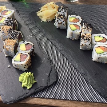 Henny's - California Lachs und Thunfisch Rolls - Modern European Near Me - Hamburg, HH Henny's - California Lachs und Thunfisch Rolls - Modern European Near Me - Hamburg, HH
