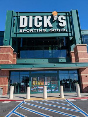 DICK'S Sporting Goods by null