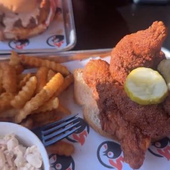 Little Lou's Hot Chicken - Chicken tenders, their market mac, and seasoned fries - Chicken Shop Near Me - Berkley, Michigan