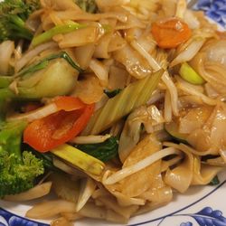 Eagle Restaurant - Chow fun noodles (vegan)