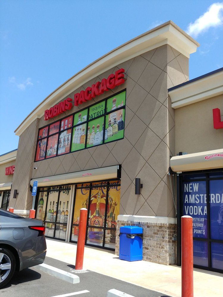 ROBINS PACKAGE Updated August 2024 14 Photos 628 S Houston Lake