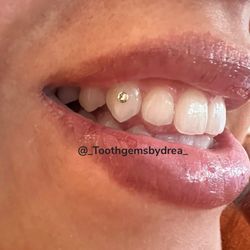 Tooth Gems by Drea - Classy little clear tooth gem