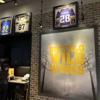 Buffalo Wild Wings - Chicken Wings Near Me - Mankato, Minnesota Buffalo Wild Wings - Chicken Wings Near Me - Mankato, Minnesota