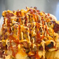 Smokey Dawggs Gourmet Hot Dog - Pinapple, Bacon Salchipapas