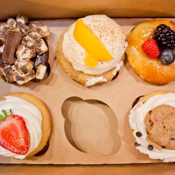Molly's Cupcakes - Desserts Near Me - Chicago, Illinois Molly's Cupcakes - Desserts Near Me - Chicago, Illinois