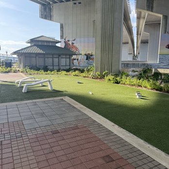 Northbank Riverwalk - Workout area and public restrooms. - Parks Near Me - Jacksonville, Florida