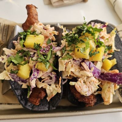 Ten Tigers Bar by null