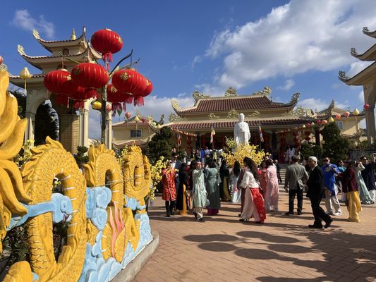 Chua Dieu Ngu Buddhist Temple by null