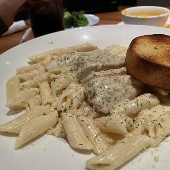Cheddar's Scratch Kitchen - Grilled Chicken Alfredo - American Near Me - Mcallen, Texas
