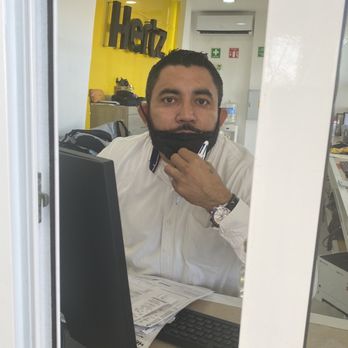 Hertz - The rude terrible at his job man - Car Rental Near Me - Cancún, ROO