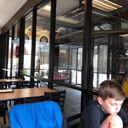 Very good play room for the kids.  Awesome service and very clean.