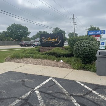 Egg Basket Pancake House - Street sign. - Breakfast & Brunch Near Me - Streamwood, Illinois