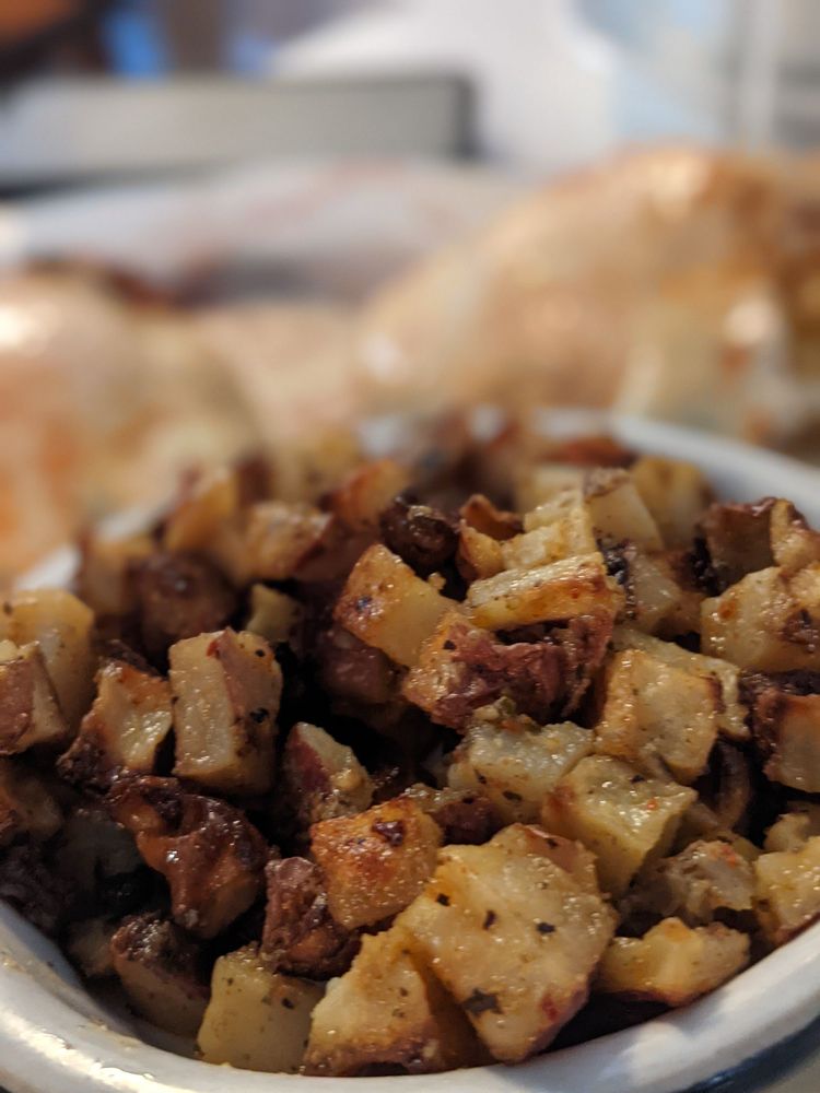 THE SASSY BISCUIT Updated October 2024 387 Photos & 423 Reviews