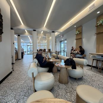 KŌRI Bakery & Dessert - Seating - Desserts Near Me - Orlando, Florida