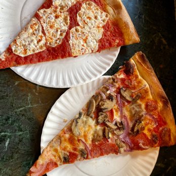 Joe's Pizza - Fresh Mozzarella and pepperoni/veggie - Pizza Near Me - Brooklyn, New York Joe's Pizza - Fresh Mozzarella and pepperoni/veggie - Pizza Near Me - Brooklyn, New York