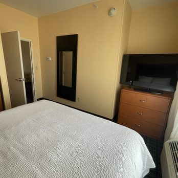 Fairfield by Marriott Inn & Suites Bartlesville - Two room king suite bedroom - Hotels Near Me - Bartlesville, Oklahoma