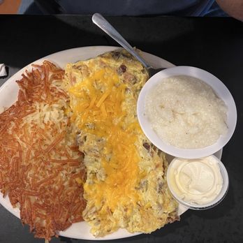 Prairie Kitchen - Hubby's omelette and grits with butter and a side of extra crispy hashbrowns that he loved - American Near Me - Ada, Oklahoma Prairie Kitchen - Hubby's omelette and grits with butter and a side of extra crispy hashbrowns that he loved - American Near Me - Ada, Oklahoma