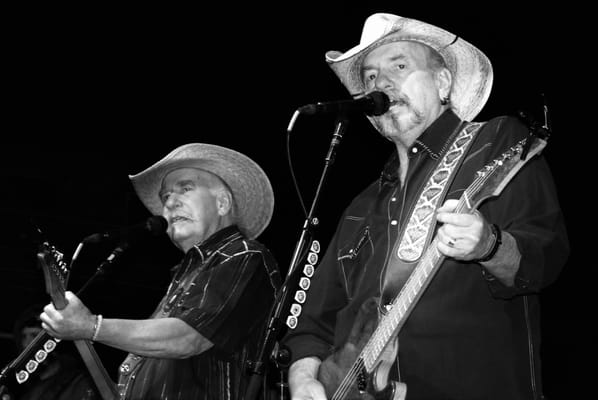 Dos Amigos by null