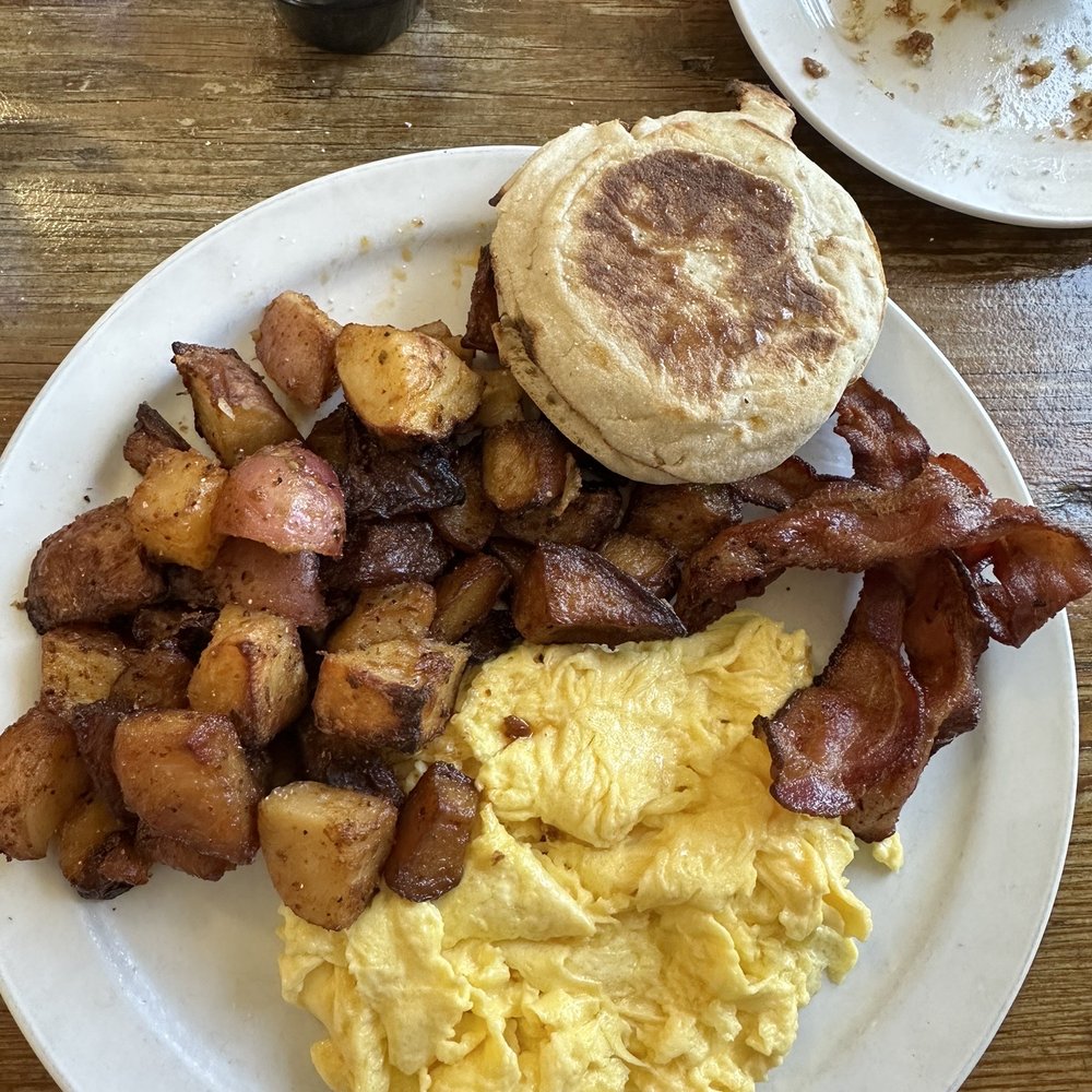 Millie's American Kitchen - Eggs with crispy bacon - Breakfast & Brunch Near Me - Lafayette, California Millie's American Kitchen - Eggs with crispy bacon - Breakfast & Brunch Near Me - Lafayette, California