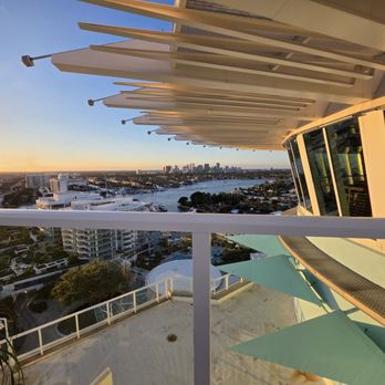 Pier Top - A beautiful look outside - Lounges Near Me - Fort Lauderdale, Florida Pier Top - A beautiful look outside - Lounges Near Me - Fort Lauderdale, Florida