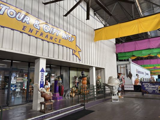 Mardi Gras World by null