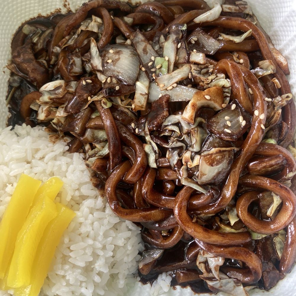 Yellow Kitchen - Udon with black bean sauce - Food Trucks Near Me - Waipahu, Hawaii