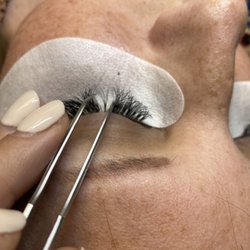 Lush Lashes - Pretty little fan