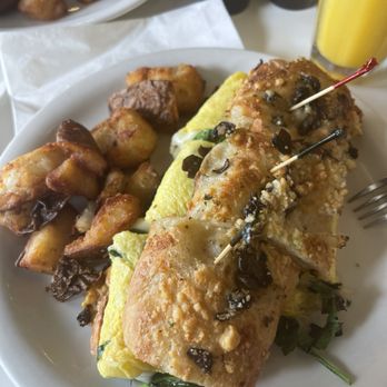 Briarpatch Restaurant - Cremini Crimini Mushroom Sandwich with Home Fries - American Near Me - Winter Park, Florida