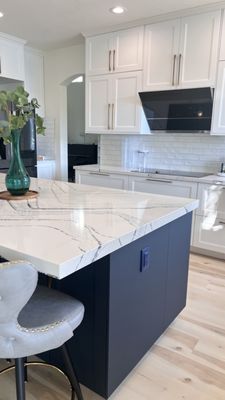 Kitchen Tile - OC tile licensed contractor specializing in remodel with a keen eye for detail. Custom tile installation
with over 25 years experience in the tile industry. Kitchen Tile - OC tile licensed contractor specializing in remodel with a keen eye for detail. Custom tile installation
with over 25 years experience in the tile industry.