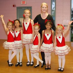 Dee Park & Recreation Center - Having fun while learning good technique in ballet and tap at Dee Park in Des Plaines, IL