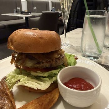 United Polaris - Airport Lounges Near Me - Los Angeles, California United Polaris - Airport Lounges Near Me - Los Angeles, California