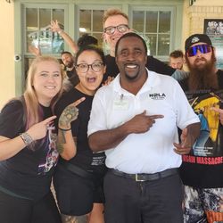 Nola Here and There Transportation - Cafe Du Monde pit stop!