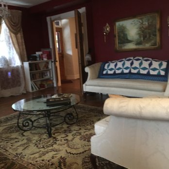 Jackson House Bed & Breakfast - Parlor view 1 - Bed & Breakfast Near Me - Railroad, Pennsylvania