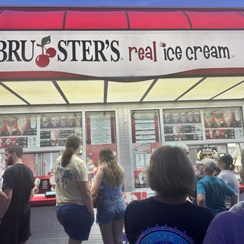 Bruster's Real Ice Cream - Outside line to order - Ice Cream & Frozen Yogurt Near Me - Destin, Florida Bruster's Real Ice Cream - Outside line to order - Ice Cream & Frozen Yogurt Near Me - Destin, Florida