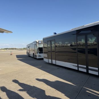 TAP Portugal - Shuttle to plane - Airlines Near Me - Lisbon, 11