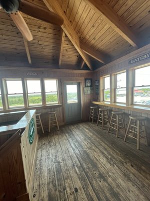 Howard's Pub by null