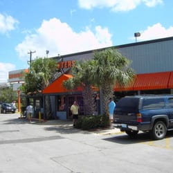 Hooters - Front Entrance