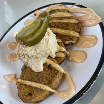 Ooltewah Whistle Stop - Fried green tomatoes with Smokey pimento cheese, pickles and sauce - Sandwiches Near Me - Ooltewah, Tennessee Ooltewah Whistle Stop - Fried green tomatoes with Smokey pimento cheese, pickles and sauce - Sandwiches Near Me - Ooltewah, Tennessee