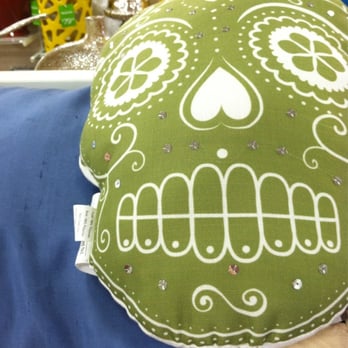 Homegoods - Cool throw pillows - Home Decor Near Me - Schererville, Indiana