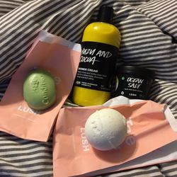 Lush Cosmetics Liberty Center - A little haul of some of my usual favorites!