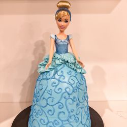 Radiant Cakes & Calligraphy - Cinderella princess cake