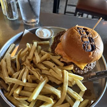 1909 - Double Prime Smash Burger - Bars Near Me - Temecula, California