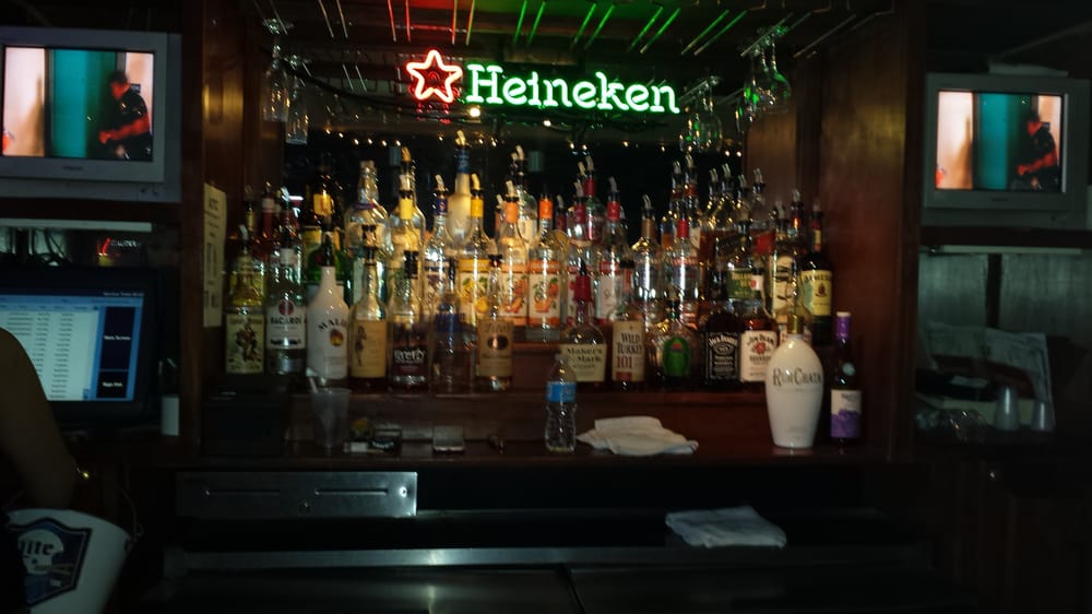 HURRICANES SPORTS BAR Updated May 2024 11 Reviews 1414 Veterans