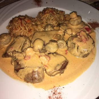 Irodion - Schweinemedaillons in Metaxasoße mit Champignons und Reisnudeln - Greek Near Me - Munich, BY Irodion - Schweinemedaillons in Metaxasoße mit Champignons und Reisnudeln - Greek Near Me - Munich, BY