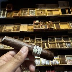 Marty's Cigar & Divan - Liga Privida No. 9