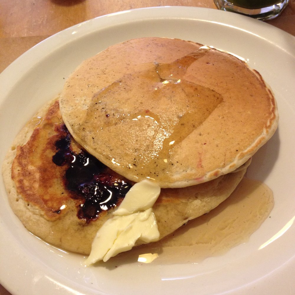 Kitchen - Blueberry pancakes with butter and maple syrup - Breakfast & Brunch Near Me - Paris, 75 Kitchen - Blueberry pancakes with butter and maple syrup - Breakfast & Brunch Near Me - Paris, 75