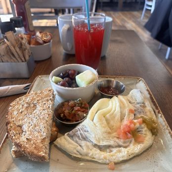 First Watch - Tri-Athlete plus Morning Meditation Juice - Breakfast & Brunch Near Me - Orange Village, Ohio