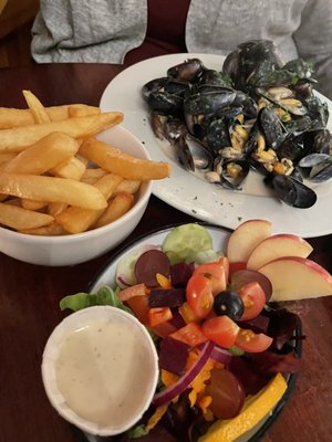 Danno's Restaurant & Bar by null