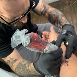 Tooth and Nail Tattoo Parlour - Micha using his really cool wireless tattoo gun.