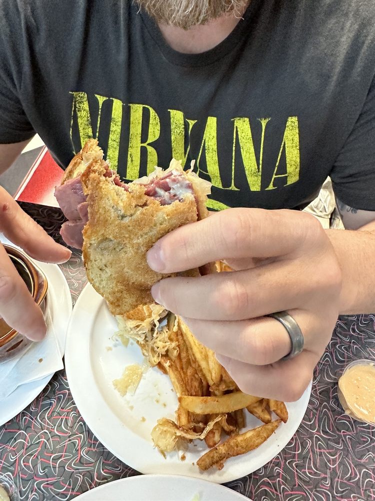 EASTSIDE LAMP POST RESTAURANT Updated November 2024 36 Photos & 89